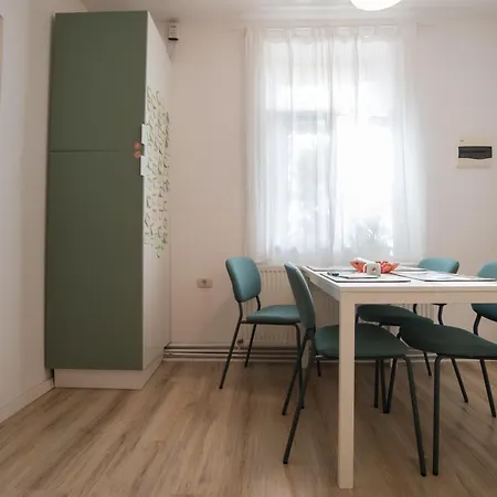 Dulcineea Downtown Garden Apartment